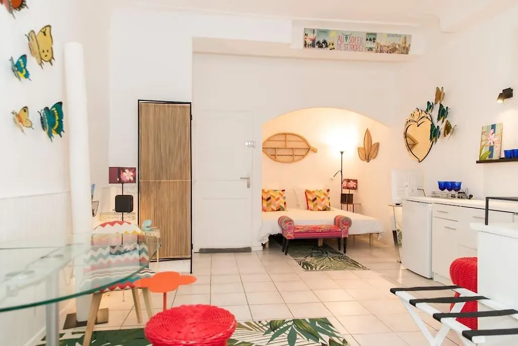 סן טרופז 30M2 Climatises Dans Le Village סן טרופז